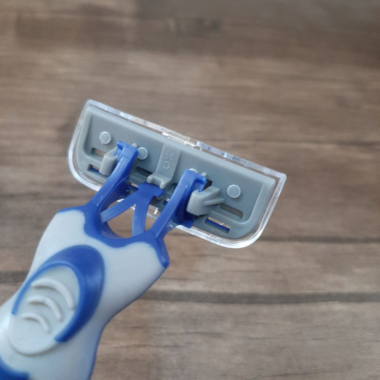 خود تراش کایلی مدل 6 blades بسته 2 عددی